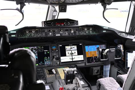 777-9 cockpit|Iba pa.